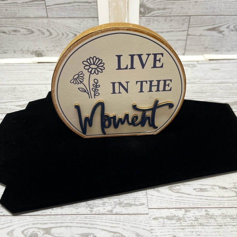 Inspirational 'Live in the Moment' Sign